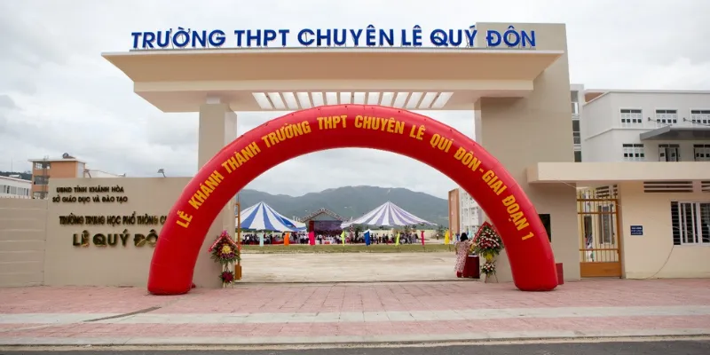 8-truong-chuyen-mang-ten-le-quy-don